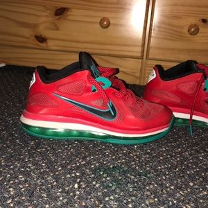 Size 7 men’s lebron, low cut sneakers.
